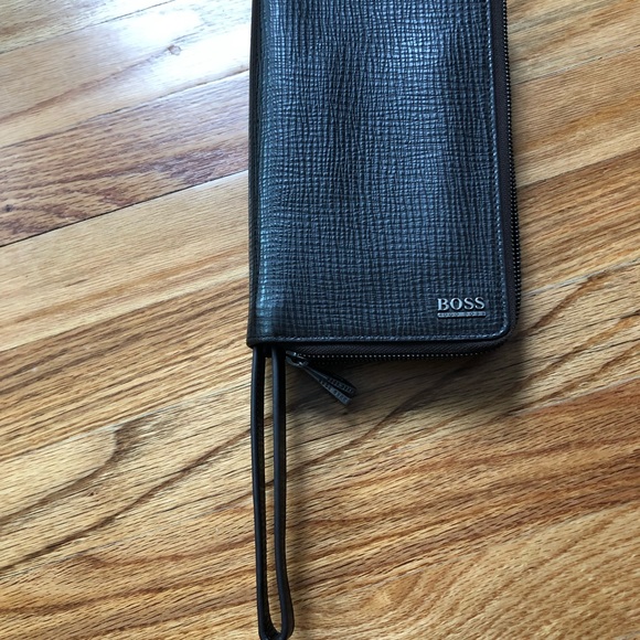 Hugo boss men’s travel wallet, Great condition - Picture 4 of 6